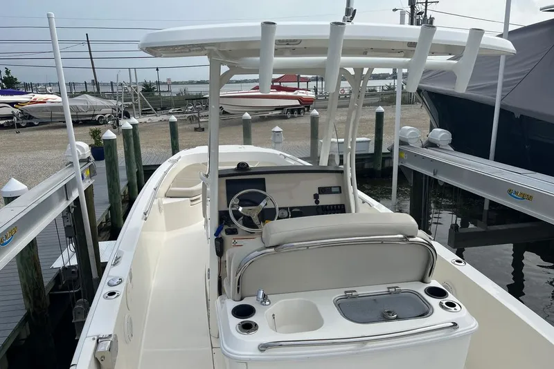 Slide: The Image of Boston Whaler 270 Dauntless 2020 - 4