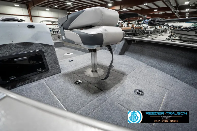 Slide: The Image of 2001 Lund 1775 Pro V SE boat interior with swivel seat and carpeted deck. - 22