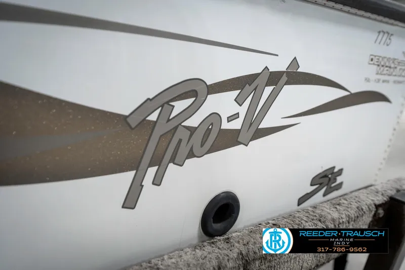 Slide: The Image of Lund 1775 Pro-V SE 2001 - 53