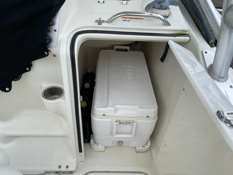 Slide: The Image of 2005 Hydra-Sports 3300 VX boat storage compartment with cooler inside. - 16