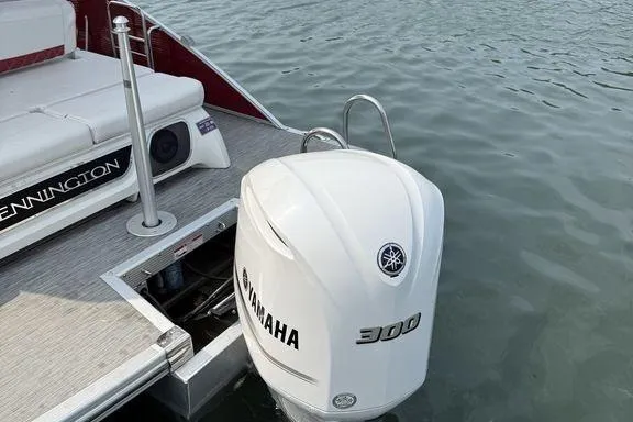 Slide: The Image of 2021 Bennington 24 RTSB boat with Yamaha 300 outboard motor on water. - 9
