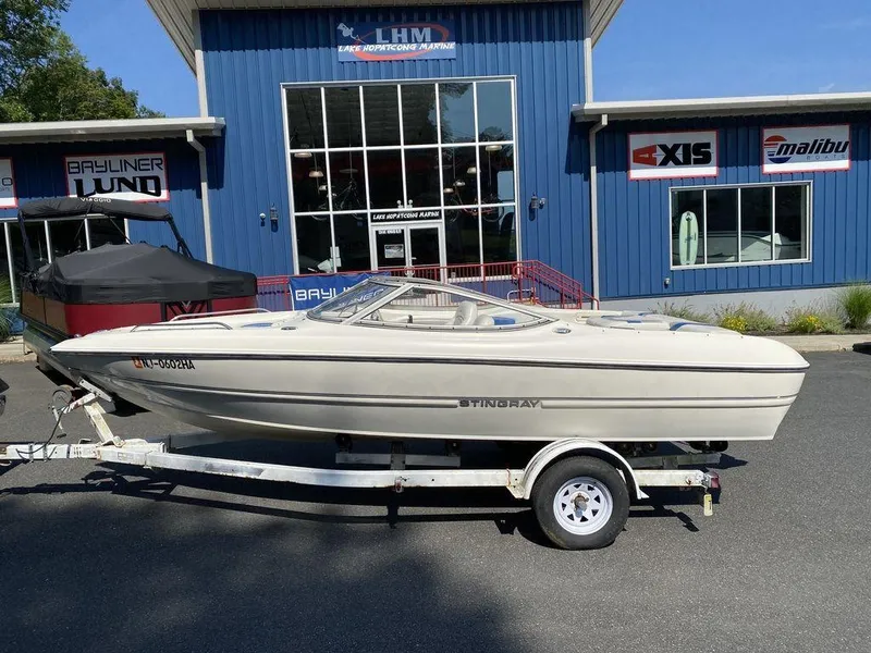 Slide: The Image of 2007 Stingray 195LR boat on trailer outside marine dealership. - 0