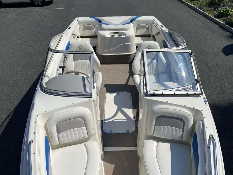Slide: The Image of 2007 Stingray 195LR/LS/LX boat interior with white and blue seating, open deck layout. - 7