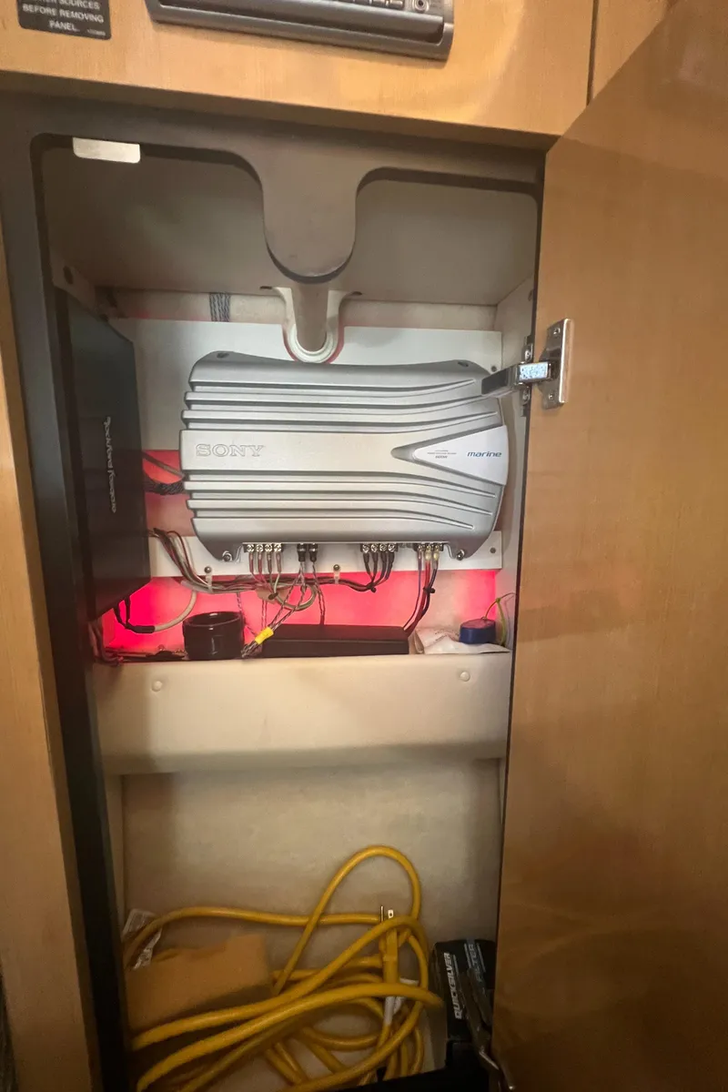 Slide: The Image of 2004 Maxum 2700 SE boat interior electronics compartment. - 21