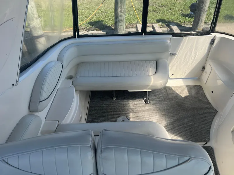 Slide: The Image of Interior of a 2004 Maxum 2700 SE boat with white leather seating. - 8