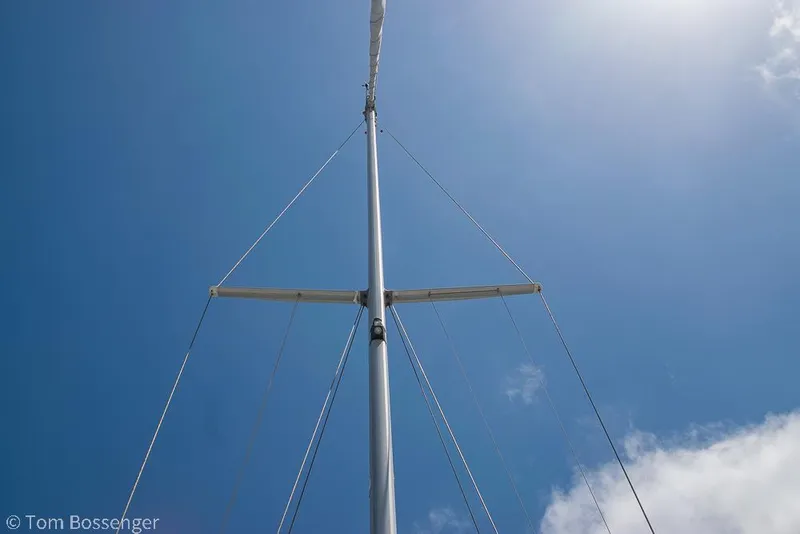 Slide: The Image of Mast of 2006 Catalina 34' MKII sailboat against clear blue sky. - 37