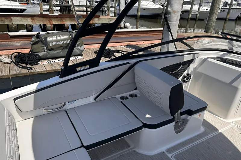 Slide: The Image of Sea Ray SPX 210 Outboard 2026 - 15