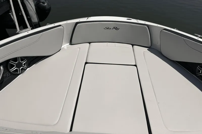 Slide: The Image of Sea Ray SPX 210 Outboard 2026 - 23