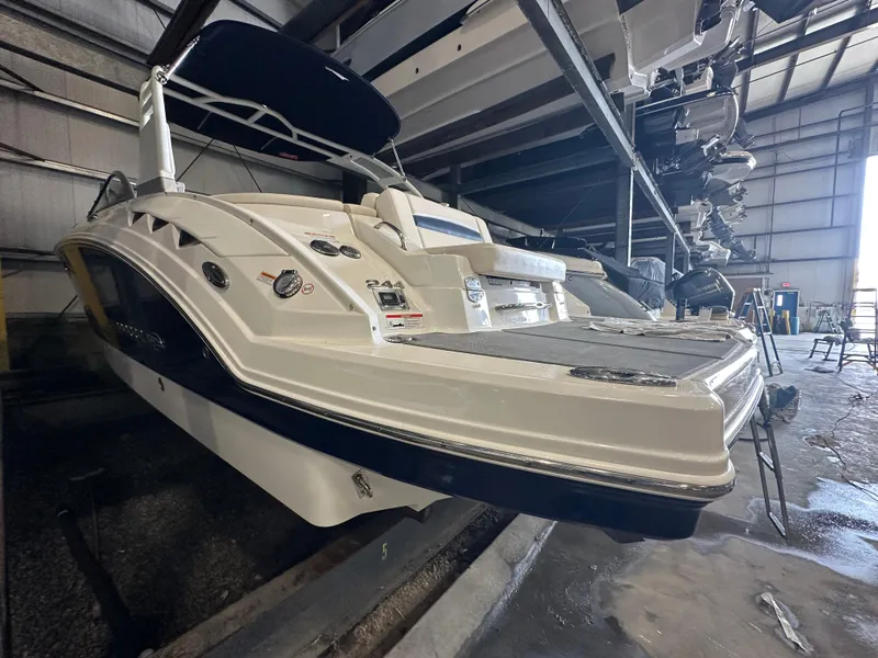 Slide: The Image of Chaparral 244 Sunesta 2018 - 51