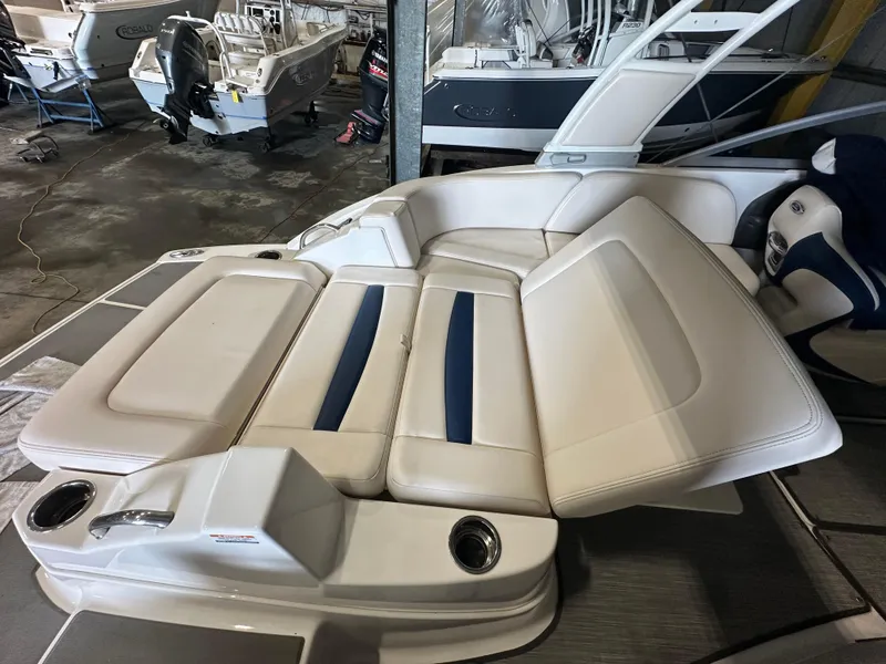 Slide: The Image of Chaparral 244 Sunesta 2018 - 54