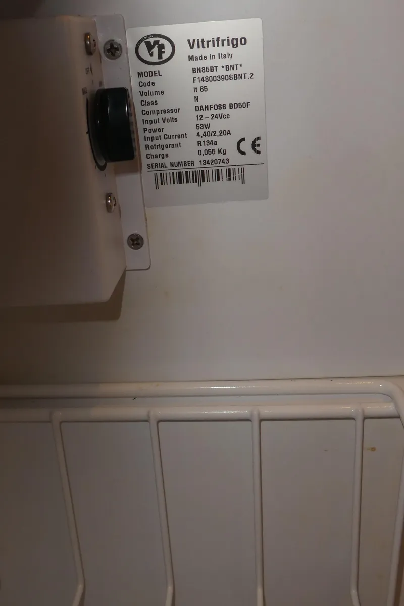 Slide: The Image of Vitrifrigo label inside Beneteau Oceanis 41, 2014 model, showing specifications and details. - 21