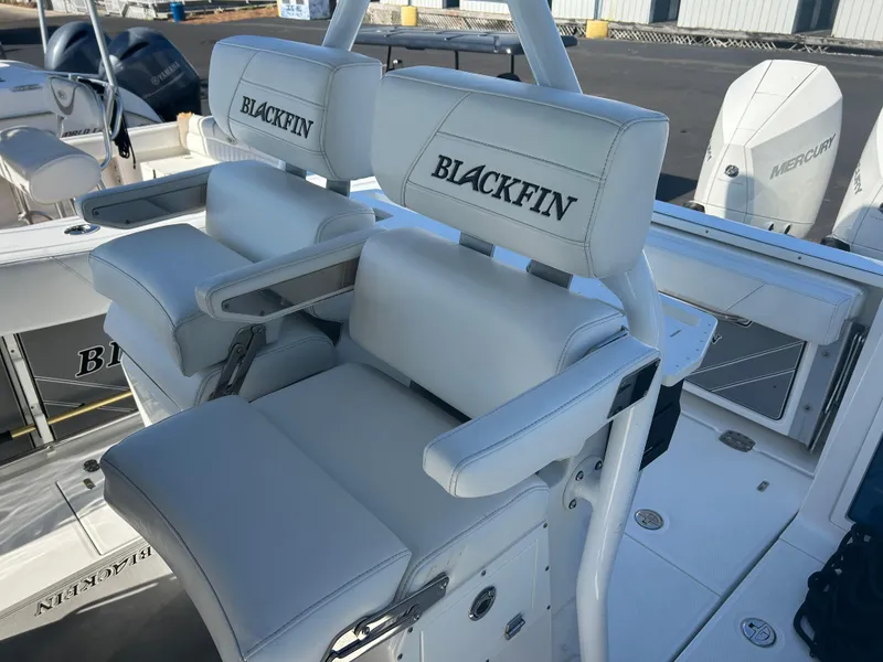 Slide: The Image of Blackfin 272 CC 2020 - 10