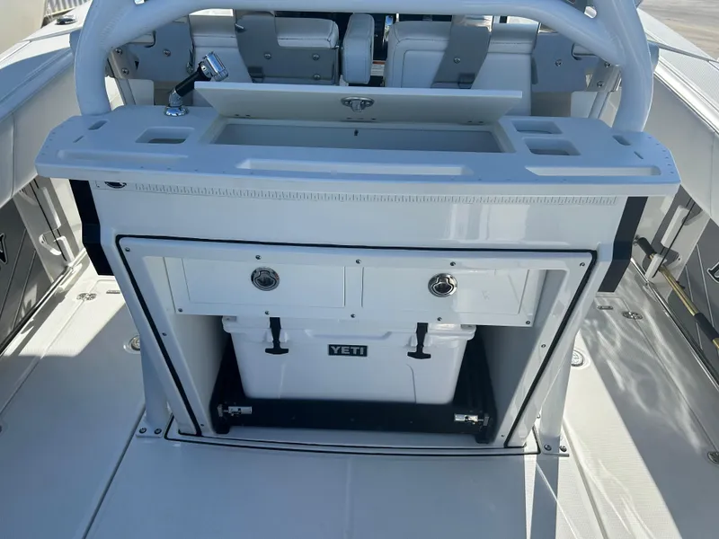 Slide: The Image of Blackfin 272 CC 2020 - 15