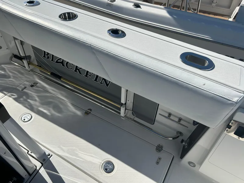 Slide: The Image of Blackfin 272 CC 2020 - 16