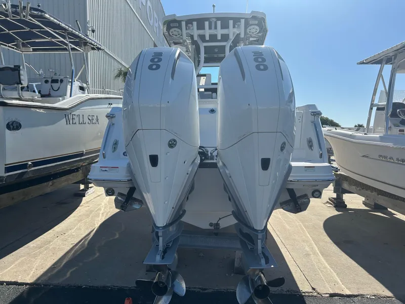 Slide: The Image of Blackfin 272 CC 2020 - 5