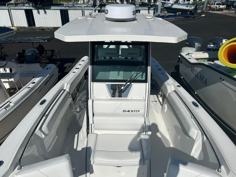 Slide: The Image of Blackfin 272 CC 2020 - 8