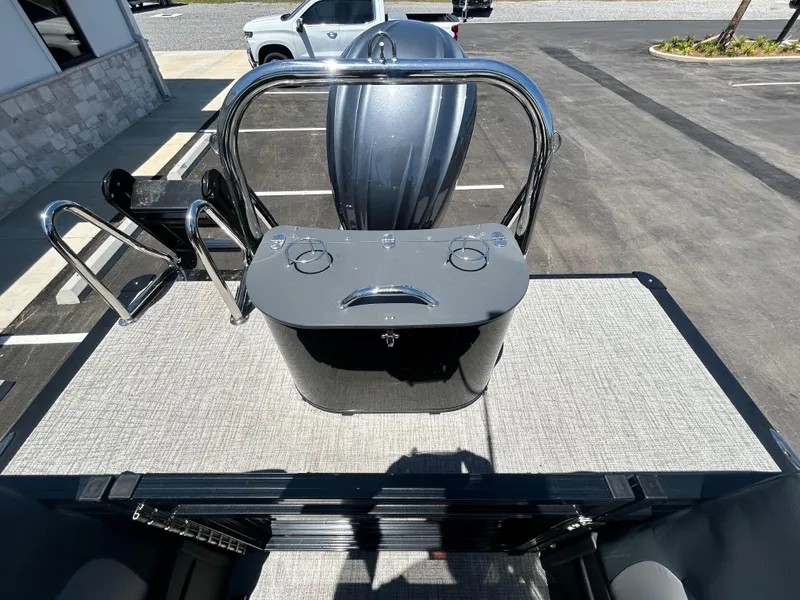 Slide: The Image of 2025 Tahoe LTZ QL25T boat deck with sleek design and modern features. - 14