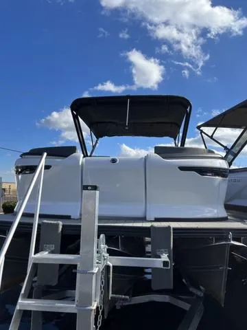 Slide: The Image of Manitou Explore 22 Bench W/ Trifold Bench 2023 - 2