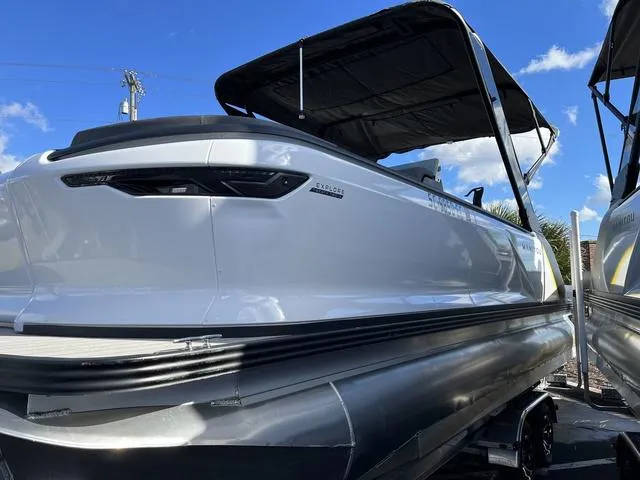 Slide: The Image of Manitou Explore 22 Bench W/ Trifold Bench 2023 - 3