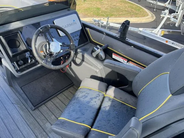 Slide: The Image of Manitou Explore 22 Bench W/ Trifold Bench 2023 - 4