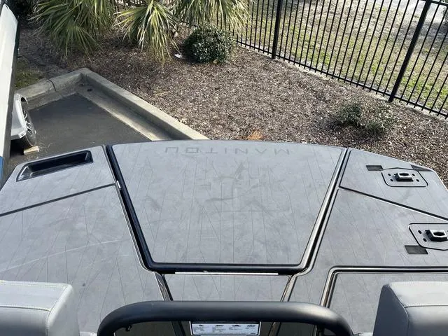 Slide: The Image of Manitou Explore 22 Bench W/ Trifold Bench 2023 - 6