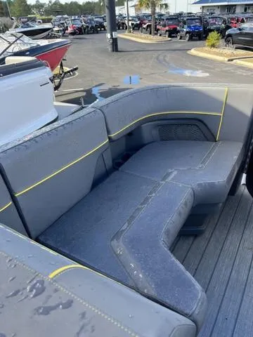 Slide: The Image of Manitou Explore 22 Bench W/ Trifold Bench 2023 - 8