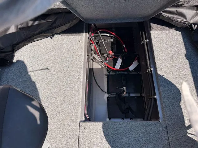 Slide: The Image of Lund 2175 Pro-V Sport 2025 - 11