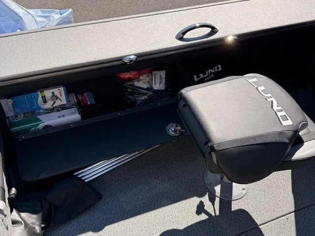 Slide: The Image of Lund 2175 Pro-V Sport 2025 - 12