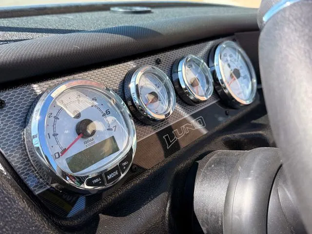 Slide: The Image of Lund 2175 Pro-V Sport 2025 - 17