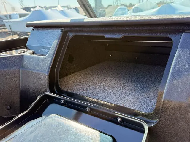 Slide: The Image of Lund 2175 Pro-V Sport 2025 - 21