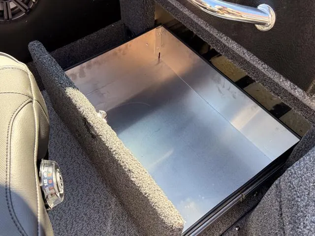 Slide: The Image of Lund 2175 Pro-V Sport 2025 - 22