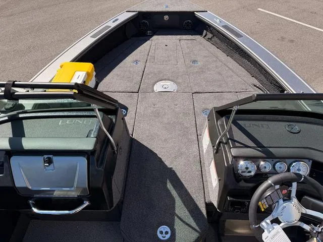 Slide: The Image of Lund 2175 Pro-V Sport 2025 - 23