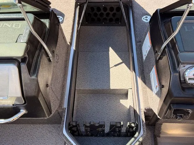 Slide: The Image of Lund 2175 Pro-V Sport 2025 - 25