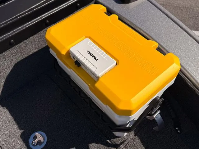 Slide: The Image of Lund 2175 Pro-V Sport 2025 - 31