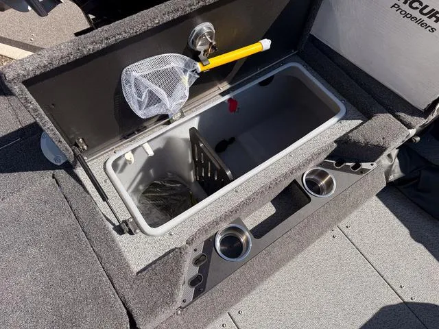 Slide: The Image of Lund 2175 Pro-V Sport 2025 - 7