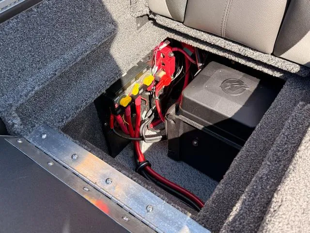 Slide: The Image of Lund 2175 Pro-V Sport 2025 - 8