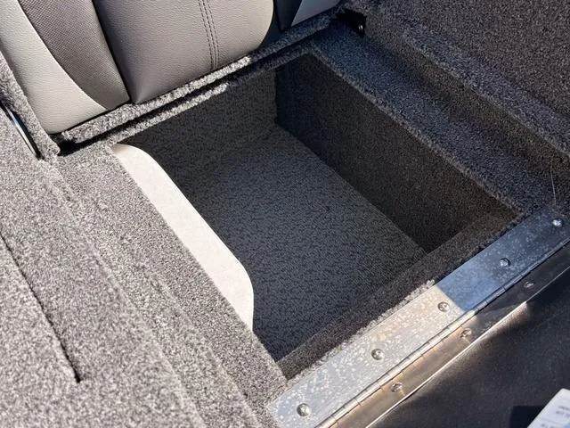 Slide: The Image of Lund 2175 Pro-V Sport 2025 - 9