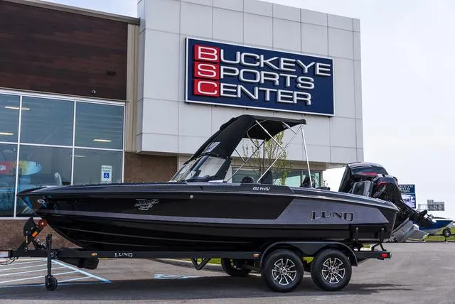 The Image of Lund 202 PRO-V GL Sport 2025 - 1