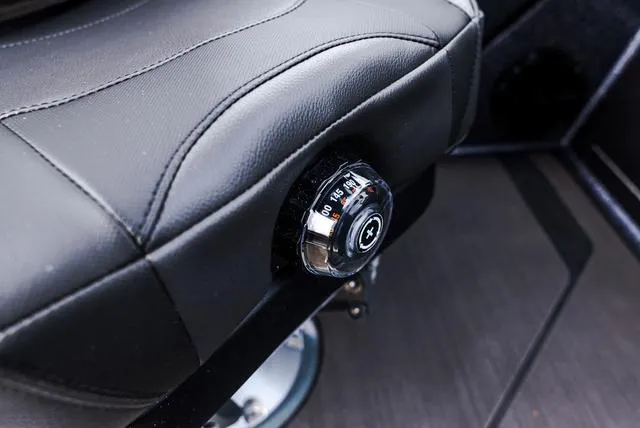 Slide: The Image of Lund 202 PRO-V GL Sport 2025 - 15