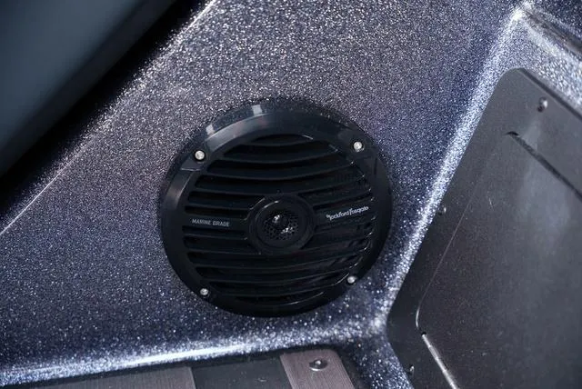 Slide: The Image of Lund 202 PRO-V GL Sport 2025 - 16