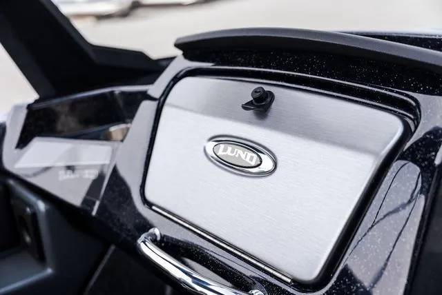 Slide: The Image of Lund 202 PRO-V GL Sport 2025 - 18