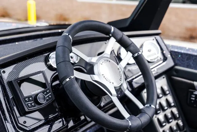 Slide: The Image of Lund 202 PRO-V GL Sport 2025 - 25