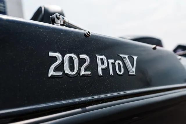 Slide: The Image of Lund 202 PRO-V GL Sport 2025 - 3