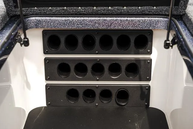 Slide: The Image of Lund 202 PRO-V GL Sport 2025 - 33