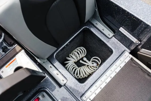 Slide: The Image of Lund 202 PRO-V GL Sport 2025 - 8