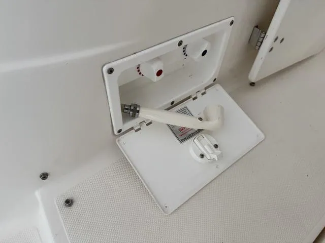 Slide: The Image of Rinker 280 Express Cruiser 2009 - 13