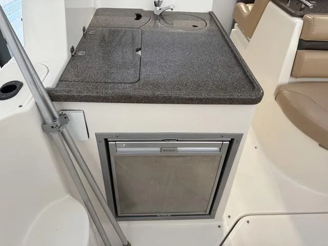 Slide: The Image of Rinker 280 Express Cruiser 2009 - 16