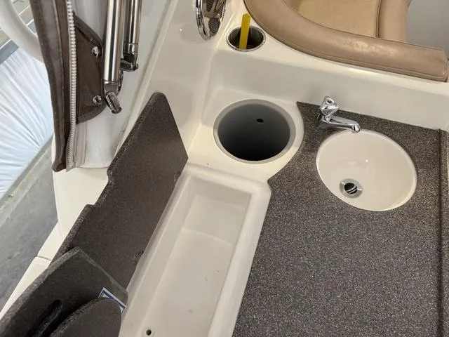 Slide: The Image of Rinker 280 Express Cruiser 2009 - 17