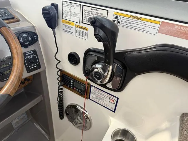 Slide: The Image of Rinker 280 Express Cruiser 2009 - 19