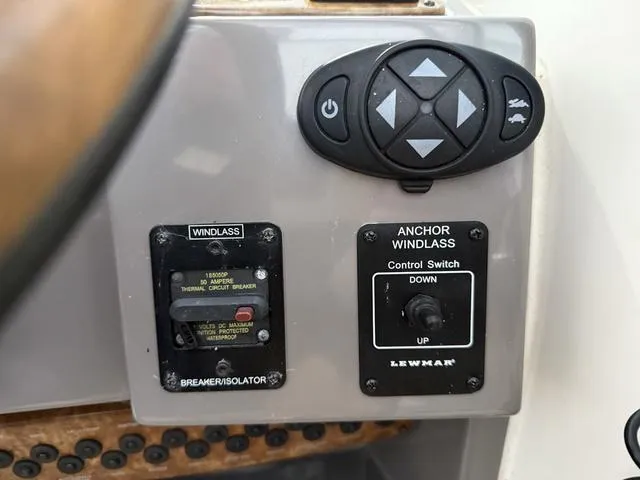 Slide: The Image of Rinker 280 Express Cruiser 2009 - 22